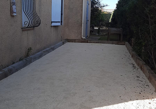 Aménagements extérieurs terrain de pétanque proche de Toulon