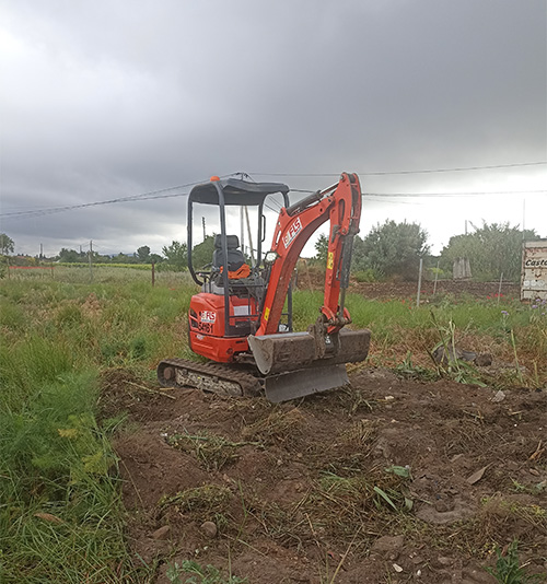 Micro-terrassement à La Crau